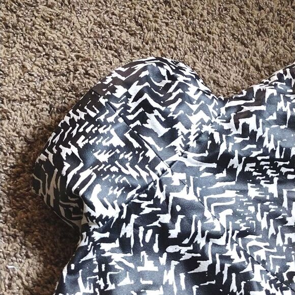 Women's Size Small À La Carte Black and White Zip up Jacket with Front Pockets - Picture 9 of 16